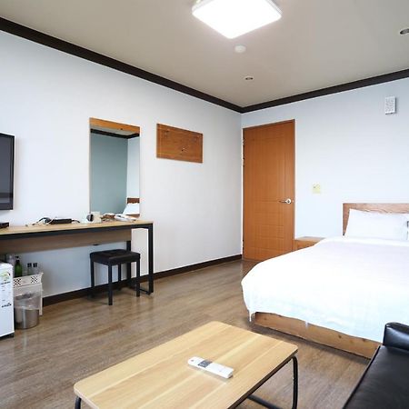 Motel Time à Gangneung Extérieur photo