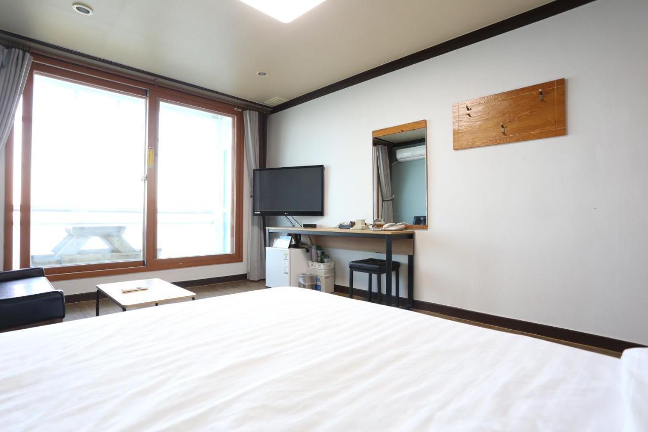Motel Time à Gangneung Extérieur photo